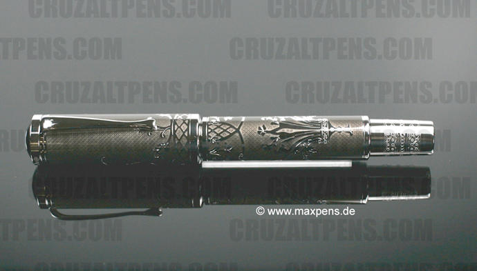 Max2009-black-closed
